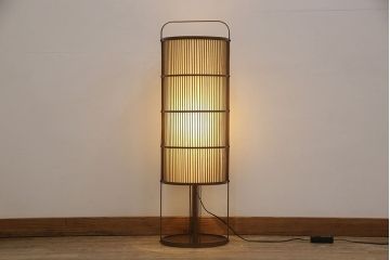 中古　みやび行燈(あんどん)　伝統工芸品　駿河竹千筋細工　和モダンな空間におすすめ!涼しげな雰囲気が魅力的なフロアスタンド(スタンド照明、スタンドライト)(R-054482)