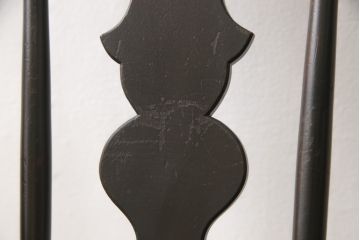 中古　北海道民芸家具　クラシカルな佇まいが魅力的なアームチェア(ダイニングチェア、板座チェア、椅子)(R-054483)