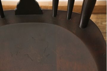 中古　北海道民芸家具　クラシカルな佇まいが魅力的なアームチェア(ダイニングチェア、板座チェア、椅子)(R-054483)