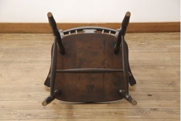 中古　北海道民芸家具　クラシカルな佇まいが魅力的なアームチェア(ダイニングチェア、板座チェア、椅子)(R-054483)