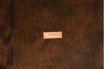 中古　北海道民芸家具　クラシカルな佇まいが魅力的なアームチェア(ダイニングチェア、板座チェア、椅子)(R-054483)