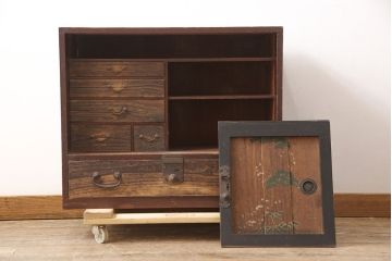 和製アンティーク　希少!　板絵　和の趣溢れる佇まいが魅力的な時代箪笥(戸棚、収納棚、和たんす)(R-054489)