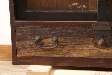 和製アンティーク　希少!　板絵　和の趣溢れる佇まいが魅力的な時代箪笥(戸棚、収納棚、和たんす)(R-054489)