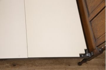アンティーク家具　イギリス　オーク材　直線的なデザインとツイストレッグの挽き物加工が魅力!クラシカルな佇まいのベッドフレーム(セミダブル)(R-054490)