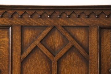 アンティーク家具　イギリス　オーク材　直線的なデザインとツイストレッグの挽き物加工が魅力!クラシカルな佇まいのベッドフレーム(セミダブル)(R-054490)