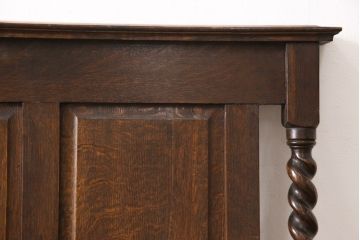 アンティーク家具　イギリス　オーク材　直線的なデザインとツイストレッグの挽き物加工が魅力!クラシカルな佇まいのベッドフレーム(セミダブル)(R-054490)