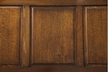 アンティーク家具　イギリス　オーク材　直線的なデザインとツイストレッグの挽き物加工が魅力!クラシカルな佇まいのベッドフレーム(セミダブル)(R-054490)