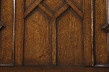 アンティーク家具　イギリス　オーク材　直線的なデザインとツイストレッグの挽き物加工が魅力!クラシカルな佇まいのベッドフレーム(セミダブル)(R-054490)