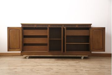 中古　DREXEL HERITAGE(ドレクセルヘリテイジ)　Triune(トライユン)　優雅な佇まいが魅力のクリデンザキャビネット(クレデンザ、サイドボード、リビングボード)(定価約66万円)(R-054491)