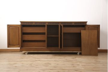 中古　DREXEL HERITAGE(ドレクセルヘリテイジ)　Triune(トライユン)　優雅な佇まいが魅力のクリデンザキャビネット(クレデンザ、サイドボード、リビングボード)(定価約66万円)(R-054491)