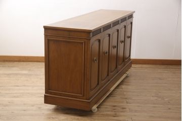 中古　DREXEL HERITAGE(ドレクセルヘリテイジ)　Triune(トライユン)　優雅な佇まいが魅力のクリデンザキャビネット(クレデンザ、サイドボード、リビングボード)(定価約66万円)(R-054491)