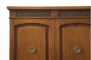 中古　DREXEL HERITAGE(ドレクセルヘリテイジ)　Triune(トライユン)　優雅な佇まいが魅力のクリデンザキャビネット(クレデンザ、サイドボード、リビングボード)(定価約66万円)(R-054491)