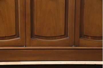 中古　DREXEL HERITAGE(ドレクセルヘリテイジ)　Triune(トライユン)　優雅な佇まいが魅力のクリデンザキャビネット(クレデンザ、サイドボード、リビングボード)(定価約66万円)(R-054491)