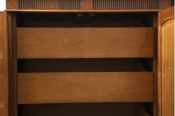 中古　DREXEL HERITAGE(ドレクセルヘリテイジ)　Triune(トライユン)　優雅な佇まいが魅力のクリデンザキャビネット(クレデンザ、サイドボード、リビングボード)(定価約66万円)(R-054492)