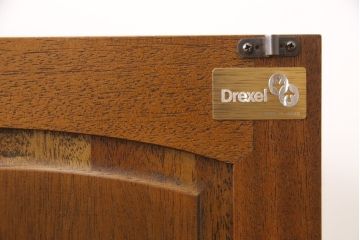 中古　DREXEL HERITAGE(ドレクセルヘリテイジ)　Triune(トライユン)　優雅な佇まいが魅力のクリデンザキャビネット(クレデンザ、サイドボード、リビングボード)(定価約66万円)(R-054492)