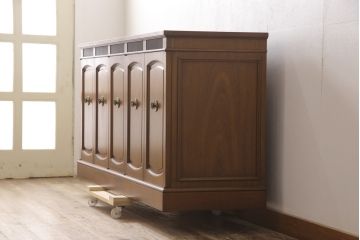 中古　DREXEL HERITAGE(ドレクセルヘリテイジ)　Triune(トライユン)　優雅な佇まいが魅力のクリデンザキャビネット(クレデンザ、サイドボード、リビングボード)(定価約66万円)(R-054492)