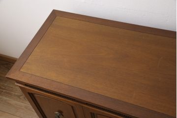 中古　DREXEL HERITAGE(ドレクセルヘリテイジ)　Triune(トライユン)　優雅な佇まいが魅力のクリデンザキャビネット(クレデンザ、サイドボード、リビングボード)(定価約66万円)(R-054492)