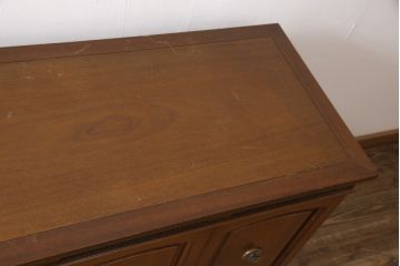 中古　DREXEL HERITAGE(ドレクセルヘリテイジ)　Triune(トライユン)　優雅な佇まいが魅力のクリデンザキャビネット(クレデンザ、サイドボード、リビングボード)(定価約66万円)(R-054492)