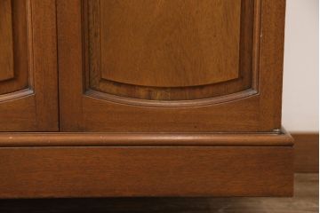 中古　DREXEL HERITAGE(ドレクセルヘリテイジ)　Triune(トライユン)　優雅な佇まいが魅力のクリデンザキャビネット(クレデンザ、サイドボード、リビングボード)(定価約66万円)(R-054492)