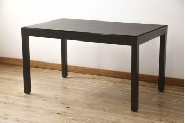 中古　美品　秋田木工　直線的なシンプルなデザインでモダンな空間を演出するダイニングテーブル(2人掛け、4人掛け)(R-054497)