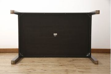 中古　美品　秋田木工　直線的なシンプルなデザインでモダンな空間を演出するダイニングテーブル(2人掛け、4人掛け)(R-054497)