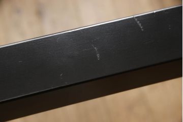 中古　美品　秋田木工　直線的なシンプルなデザインでモダンな空間を演出するダイニングテーブル(2人掛け、4人掛け)(R-054497)