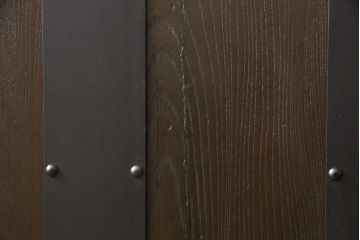 アンティーク建具　明治期　当店リメイク　格子状の帯鉄が重厚な雰囲気を醸し出すクリアガラス入り格子蔵戸2枚セット(玄関戸、格子戸、引き戸)(R-054506)