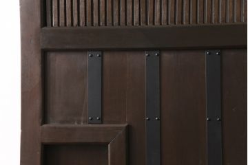 アンティーク建具　明治期　当店リメイク　縦に並んだ帯鉄がアンティークモダンな雰囲気を醸し出すクリアガラス入り格子蔵戸1枚(玄関戸、格子戸、引き戸)(R-054507)