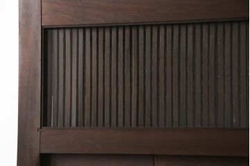 アンティーク建具　明治期　当店リメイク　縦に並んだ帯鉄がアンティークモダンな雰囲気を醸し出すクリアガラス入り格子蔵戸1枚(玄関戸、格子戸、引き戸)(R-054507)