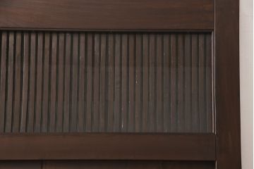 アンティーク建具　明治期　当店リメイク　縦に並んだ帯鉄がアンティークモダンな雰囲気を醸し出すクリアガラス入り格子蔵戸1枚(玄関戸、格子戸、引き戸)(R-054507)