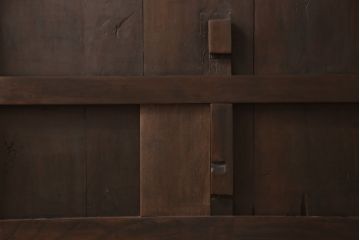 アンティーク建具　明治期　当店リメイク　縦に並んだ帯鉄がアンティークモダンな雰囲気を醸し出すクリアガラス入り格子蔵戸1枚(玄関戸、格子戸、引き戸)(R-054507)