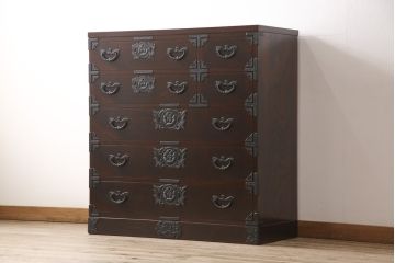 中古　超美品　岩谷堂箪笥　深みのある色合いと凝ったつくりの金具が美しい収納箪笥(引き出し、チェスト、和たんす)(R-054511)