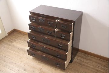 中古　超美品　岩谷堂箪笥　深みのある色合いと凝ったつくりの金具が美しい収納箪笥(引き出し、チェスト、和たんす)(R-054511)