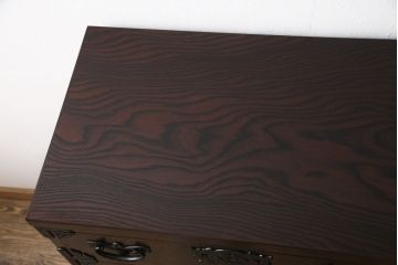 中古　超美品　岩谷堂箪笥　深みのある色合いと凝ったつくりの金具が美しい収納箪笥(引き出し、チェスト、和たんす)(R-054511)
