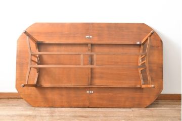 中古　IDC大塚家具取り扱い　イタリア高級家具　メデア(Medea)　クラシカルな佇まいが美しいダイニングテーブル(定価約100万円)(食卓)(R-054513)