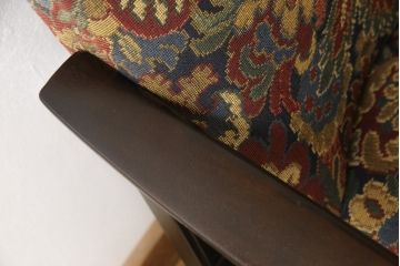イギリスアンティーク　様々なカラーが使われたファブリックが魅力!空間を華やかにしてくれるキャスター付きアームチェア(ソファ、リクライニングチェア)(R-054520)