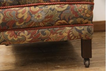 イギリスアンティーク　様々なカラーが使われたファブリックが魅力!空間を華やかにしてくれるキャスター付きアームチェア(ソファ、リクライニングチェア)(R-054520)