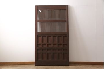 アンティーク建具　大正期　当店リメイク　帯鉄の配列がおしゃれ!和モダンな空間づくりに活躍するクリアガラス入り格子蔵戸1枚(玄関戸、格子戸、引き戸)(R-054526)
