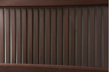 アンティーク建具　大正期　当店リメイク　帯鉄の配列がおしゃれ!和モダンな空間づくりに活躍するクリアガラス入り格子蔵戸1枚(玄関戸、格子戸、引き戸)(R-054526)