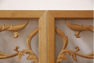 アンティーク建具　和製アンティーク　昭和中期　ダマスク柄のようなモダンな彫刻が魅力的な欄間2枚セット(明り取り、明かり取り、ディスプレイ)(R-054527)