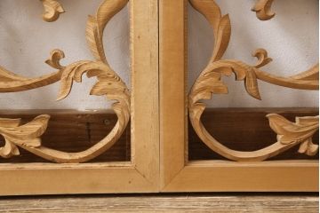 アンティーク建具　和製アンティーク　昭和中期　ダマスク柄のようなモダンな彫刻が魅力的な欄間2枚セット(明り取り、明かり取り、ディスプレイ)(R-054527)