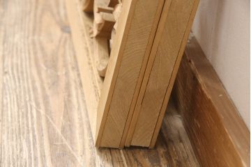 アンティーク建具　和製アンティーク　昭和中期　ダマスク柄のようなモダンな彫刻が魅力的な欄間2枚セット(明り取り、明かり取り、ディスプレイ)(R-054527)
