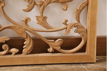 アンティーク建具　和製アンティーク　昭和中期　ダマスク柄のようなモダンな彫刻が魅力的な欄間2枚セット(明り取り、明かり取り、ディスプレイ)(R-054527)