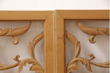 アンティーク建具　和製アンティーク　昭和中期　ダマスク柄のようなモダンな彫刻が魅力的な欄間2枚セット(明り取り、明かり取り、ディスプレイ)(R-054528)