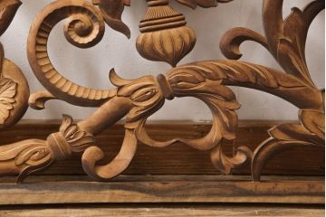 アンティーク建具　和製アンティーク　昭和中期　黒柿枠　ボタニカルアート　植物モチーフの彫刻が魅力!ヨーロピアンな雰囲気を醸し出す欄間1枚(明り取り、明かり取り、ディスプレイ)(R-054532)