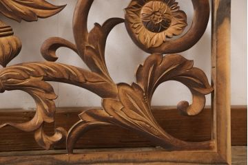 アンティーク建具　和製アンティーク　昭和中期　黒柿枠　ボタニカルアート　植物モチーフの彫刻が魅力!ヨーロピアンな雰囲気を醸し出す欄間1枚(明り取り、明かり取り、ディスプレイ)(R-054532)