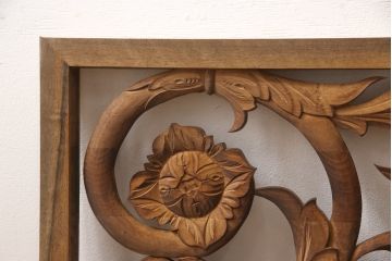 アンティーク建具　和製アンティーク　昭和中期　黒柿枠　ボタニカルアート　植物モチーフの彫刻が魅力!ヨーロピアンな雰囲気を醸し出す欄間1枚(明り取り、明かり取り、ディスプレイ)(R-054532)
