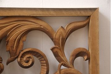 アンティーク建具　和製アンティーク　昭和中期　黒柿枠　ボタニカルアート　植物モチーフの彫刻が魅力!ヨーロピアンな雰囲気を醸し出す欄間1枚(明り取り、明かり取り、ディスプレイ)(R-054532)