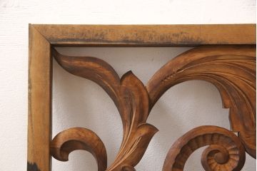 アンティーク建具　和製アンティーク　昭和中期　黒柿枠　ボタニカルアート　植物モチーフの彫刻が魅力!ヨーロピアンな雰囲気を醸し出す欄間1枚(明り取り、明かり取り、ディスプレイ)(R-054533)