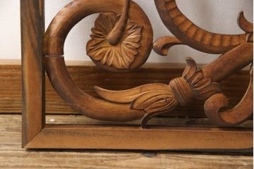 アンティーク建具　和製アンティーク　昭和中期　黒柿枠　ボタニカルアート　植物モチーフの彫刻が魅力!ヨーロピアンな雰囲気を醸し出す欄間1枚(明り取り、明かり取り、ディスプレイ)(R-054533)